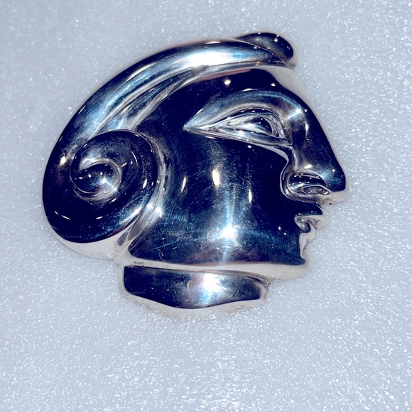 Patricia Von Musulin collectible preloved vintage silver iconic signed face Pin - Picture 7 of 16